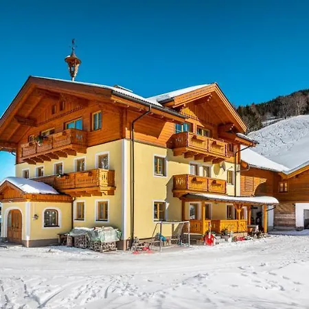 Apartment Baby- Und Kinderbauernhof Montaning