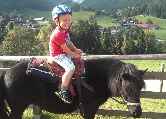 Baby- Und Kinderbauernhof Montaning